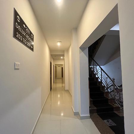 Le Hotel Host Tiruchirappalli Exterior photo