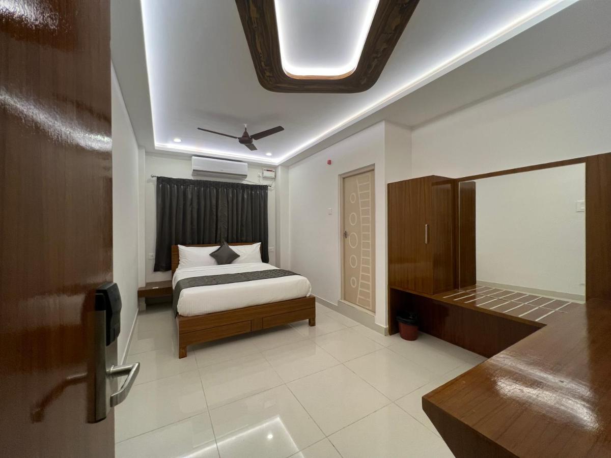 Le Hotel Host Tiruchirappalli Exterior photo