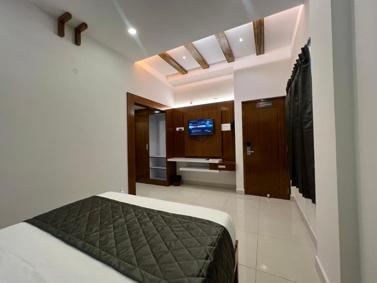 Le Hotel Host Tiruchirappalli Exterior photo